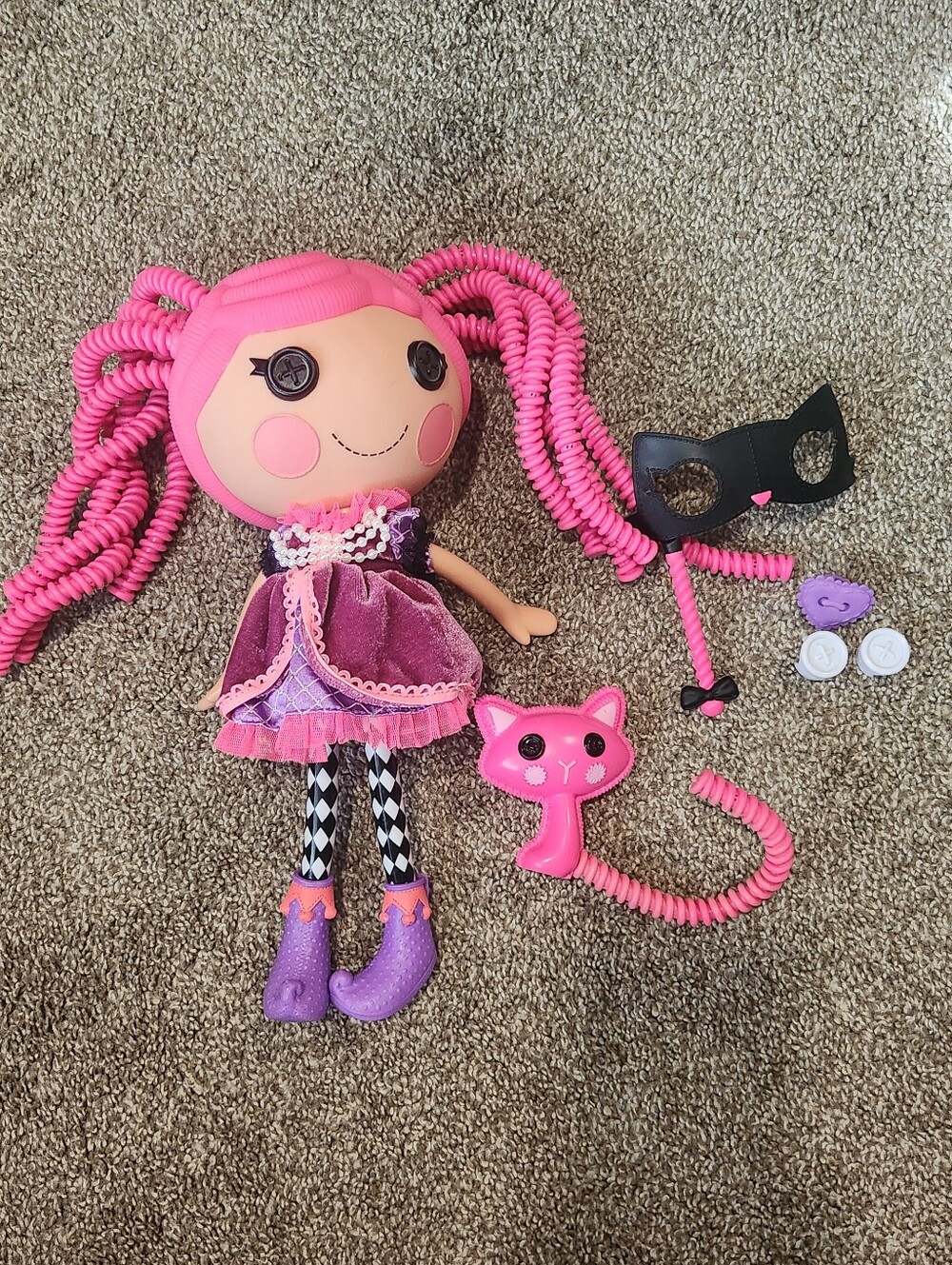 Lalaloopsy Confetti Carnivale Silly Hair Doll w Mask, Pet Cat, Hair Accessories